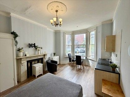 Studio Flat, Stanwick Road, W14