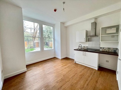 Studio Flat, Kingston Road, TW11