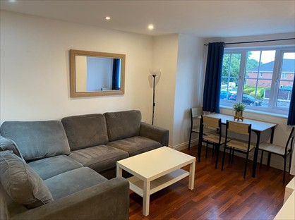 2 Bed Flat, Hyde Road, M12
