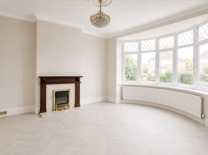 3 Bed Semi-Detached House, Upper Brentwood Road, RM2
