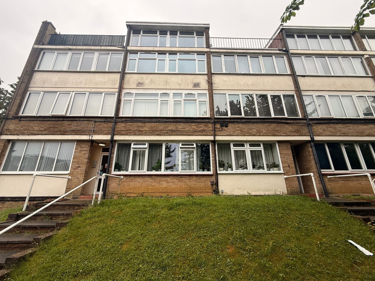 Luton - 1 Bed Flat, Dunstable Road, LU4 - To Rent Now for £895.00 p/m