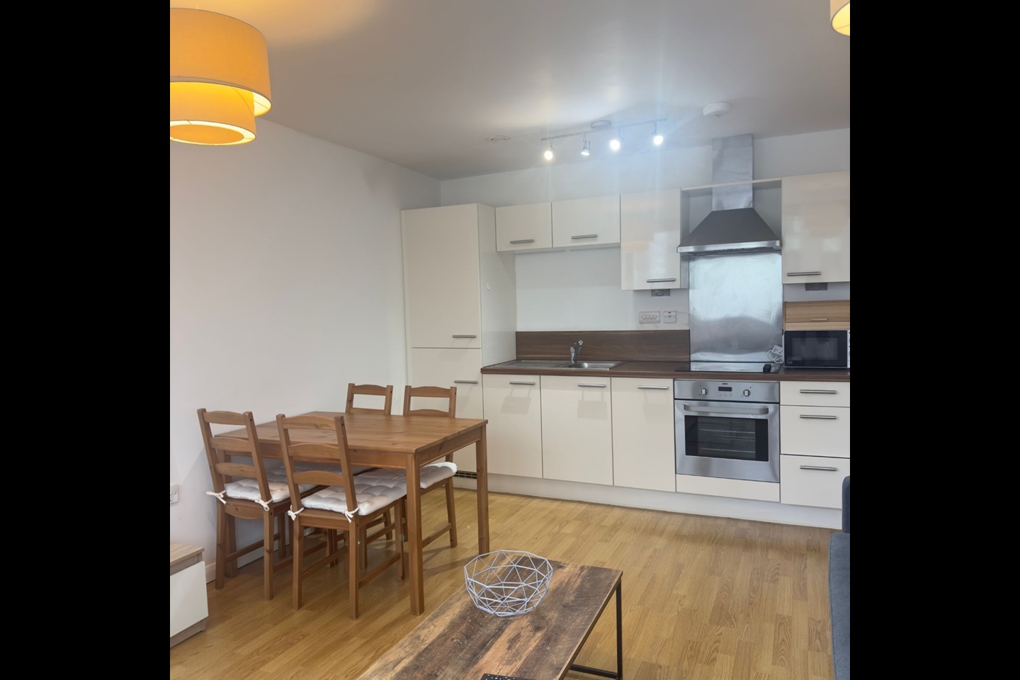 2 Bed Flat, Mann Island, L3