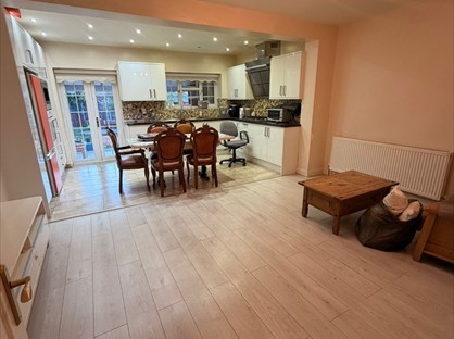 4 Bed Semi-Detached House, Dison Close, EN3