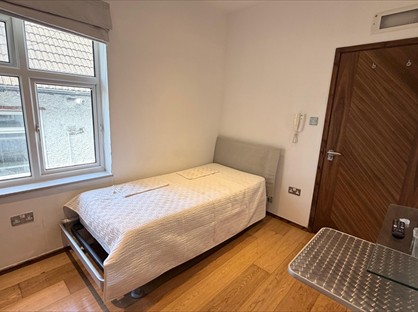 Studio Flat, Templars Avenue, NW11