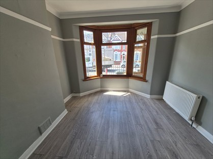 6 Bed Semi-Detached House, Lonsdale Avenue, E6