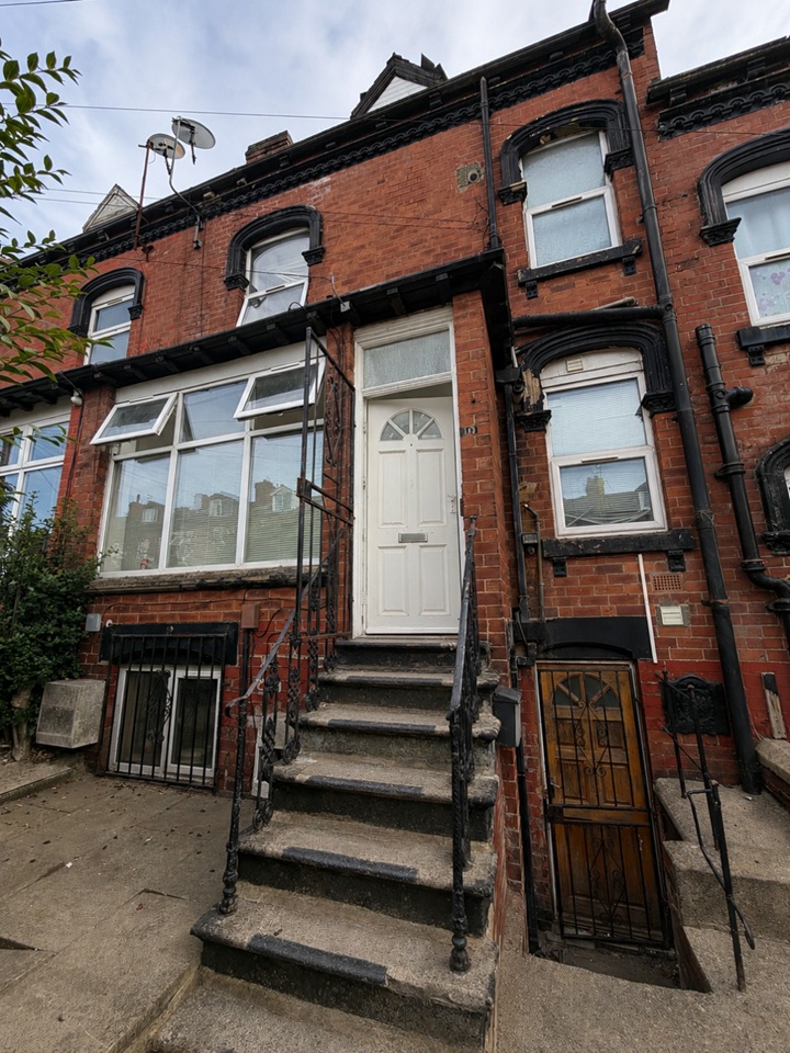 2 Bed Terraced House, Luxor Road, LS8