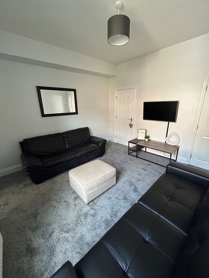 6 Bed Terraced House, Eastwood Road, S11