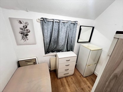 Room in a Shared House, Village Way, NW10