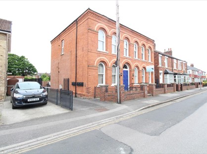 2 Bed Flat, Finkle Street, HU16