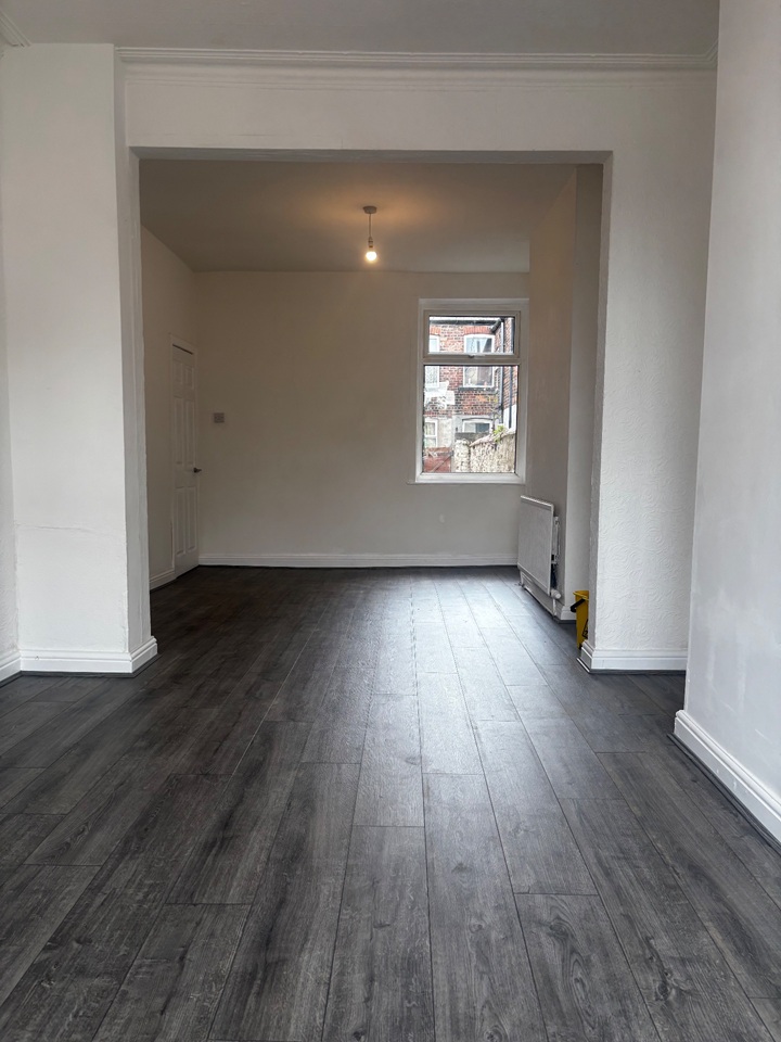 3 Bed End Terrace, Kennedy Road, M5 – photo 4