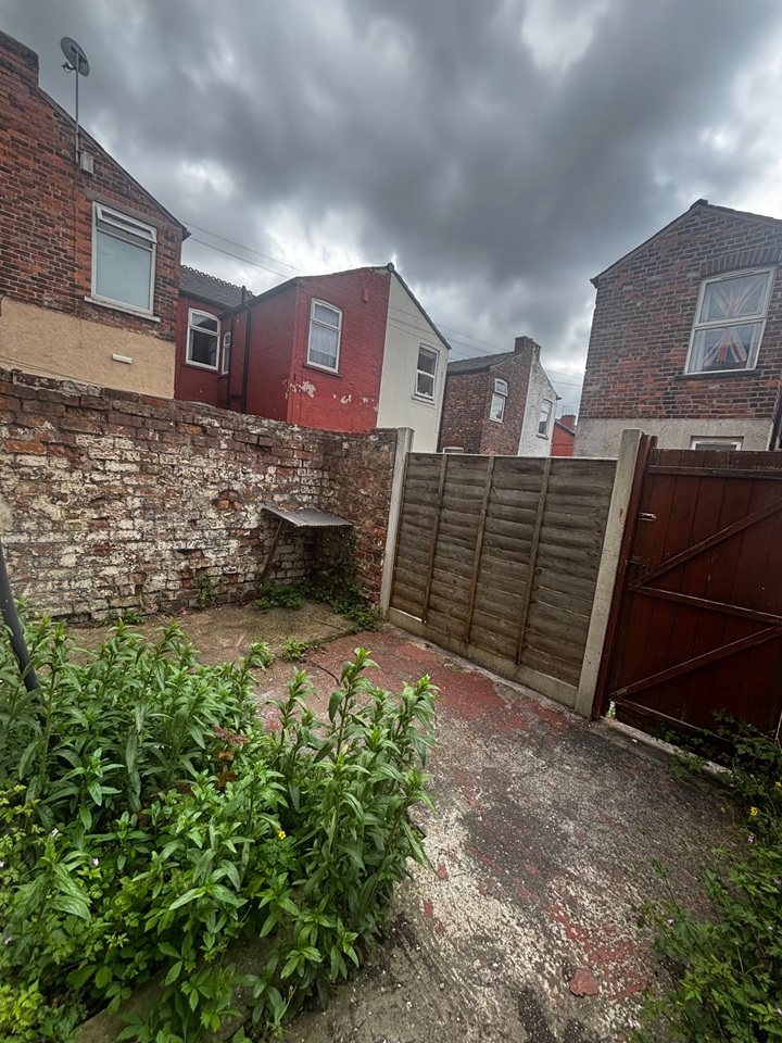 3 Bed End Terrace, Kennedy Road, M5 – photo 6