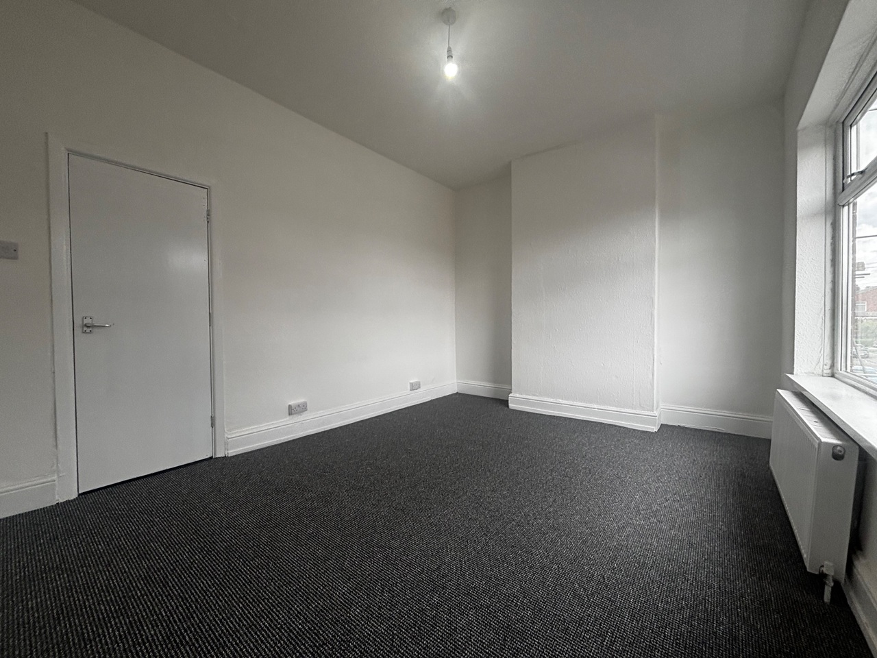 3 Bed End Terrace, Kennedy Road, M5 – photo 9