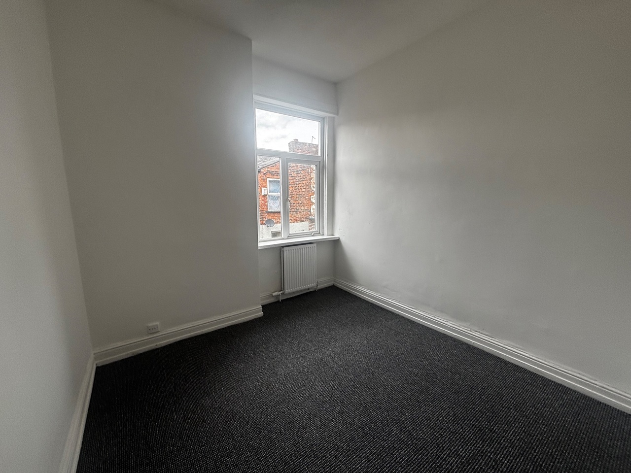 3 Bed End Terrace, Kennedy Road, M5 – photo 11