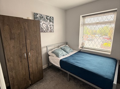 Room in a Shared House, Moorside Street, M43