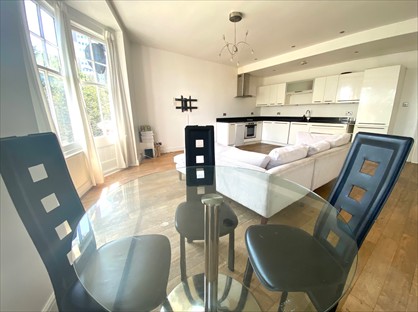 2 Bed Flat, The Broadway, IG8