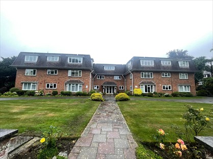 2 Bed Flat, Nairn Court, BH3