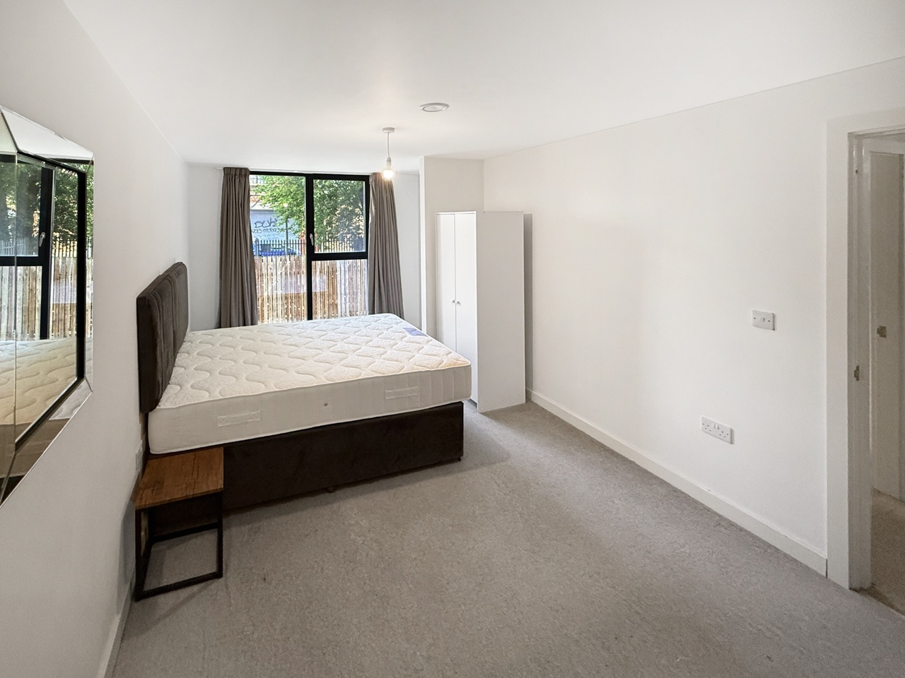 2 Bed Flat, Lydia Ann St, L1