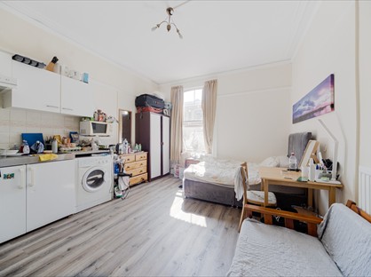 Studio Flat, Cheniston Gardens, W8
