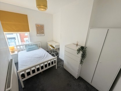 Room in a Shared House, Mellard St, ST5