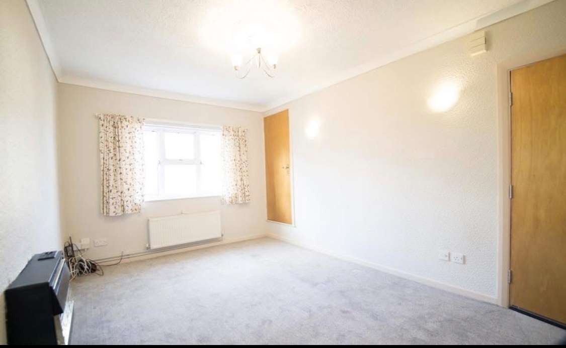 1 Bed Flat, Churwell, LS27 photo 5
