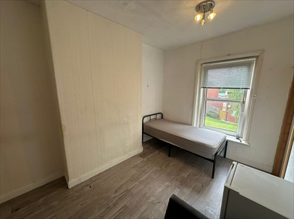 Room in a Shared House, Neville St, WF1