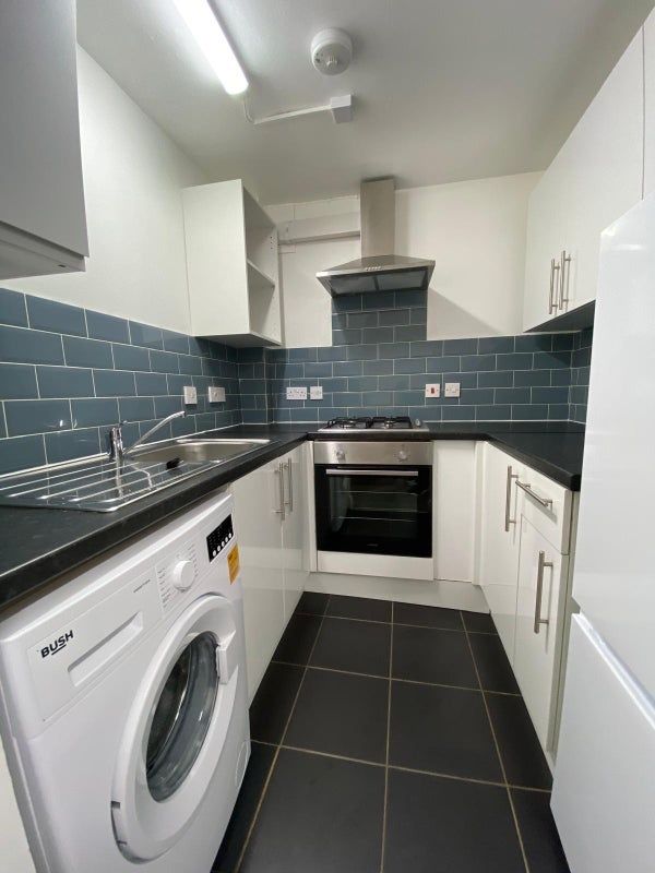Additional image 10 of Room in a Shared Flat, Harmsworth Mews, SE11, N1 7GU