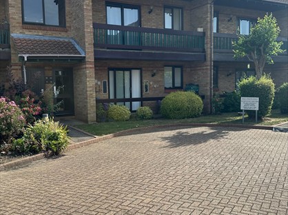 2 Bed Flat, Fenland Court, PE7