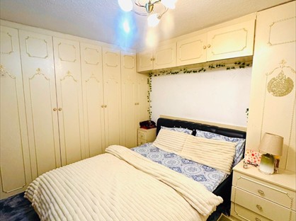 Room in a Shared House, Archway, RM3