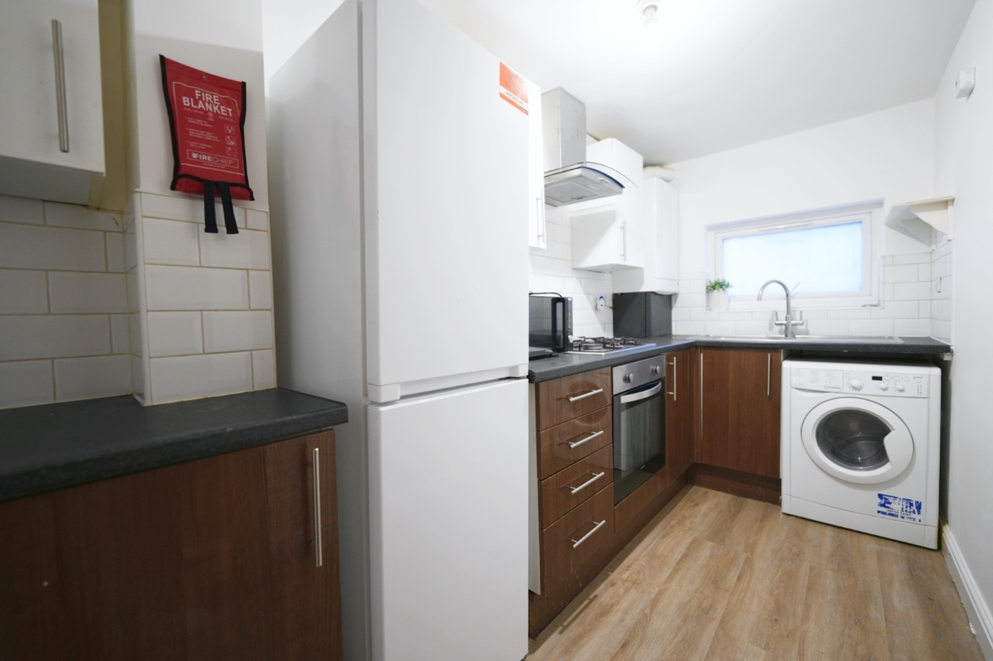 4 Bed Flat, Court St, E1 photo 4