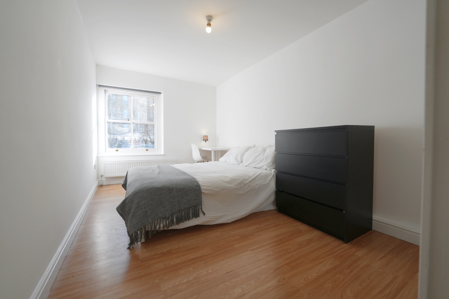 4 Bed Flat, Court St, E1
