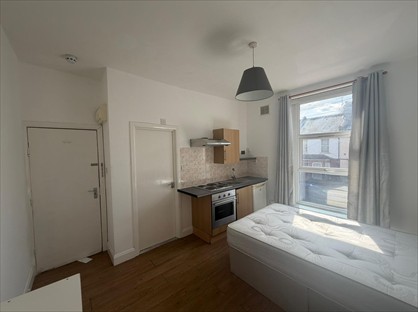 Studio Flat, Heath Road, TW3
