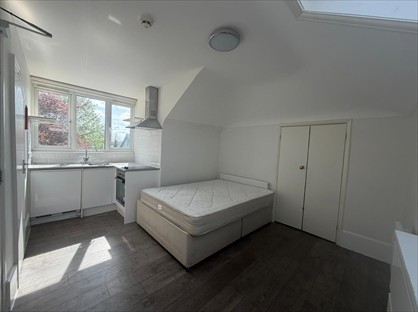 Studio Flat, St. Stephens Road, TW3