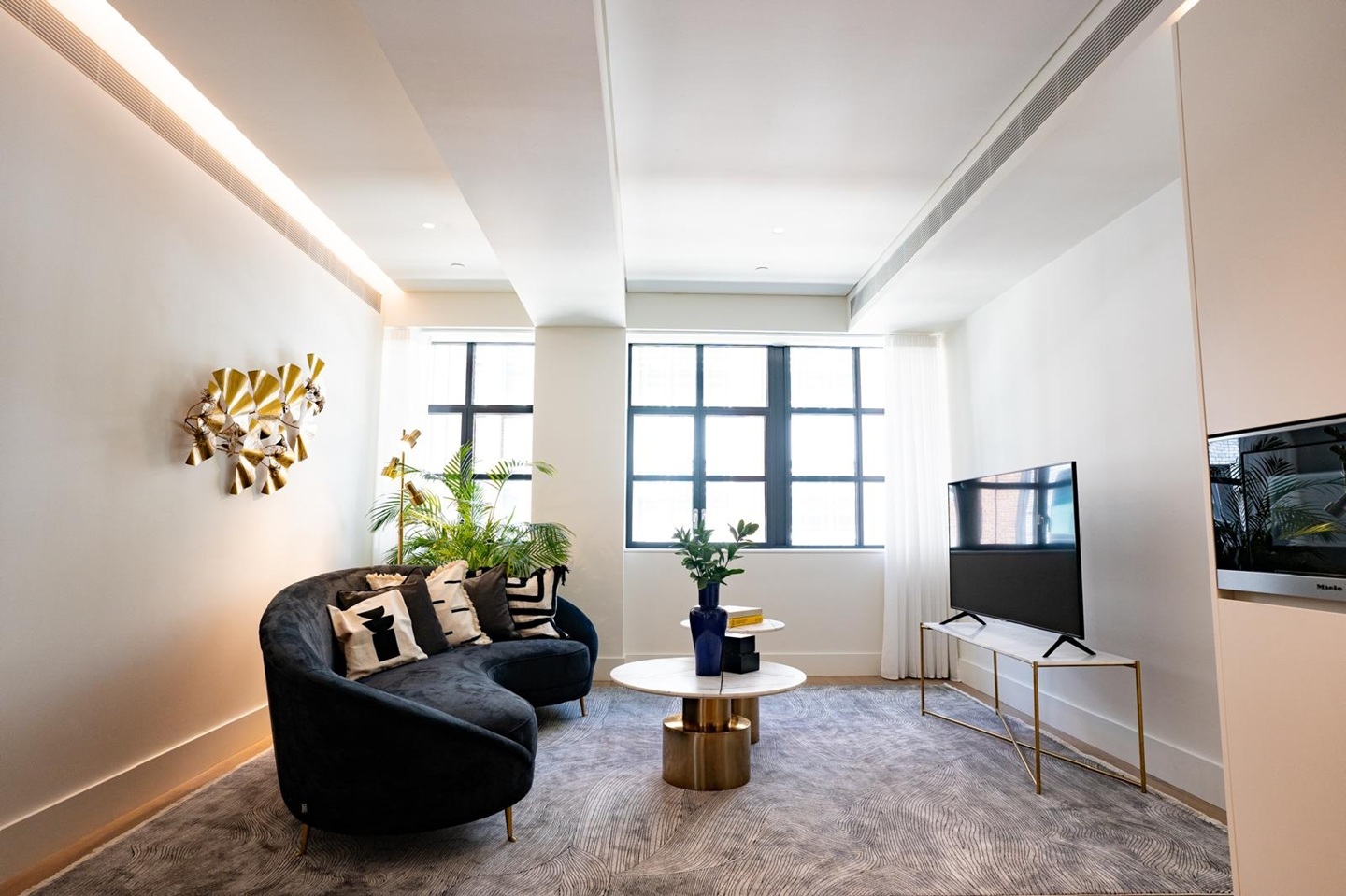 2 Bed Flat, Asta House, W1T photo 2