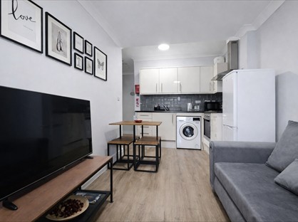 1 Bed Flat, Frithville Gardens, W12