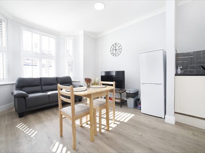 Studio Flat, Frithville Gardens, W12
