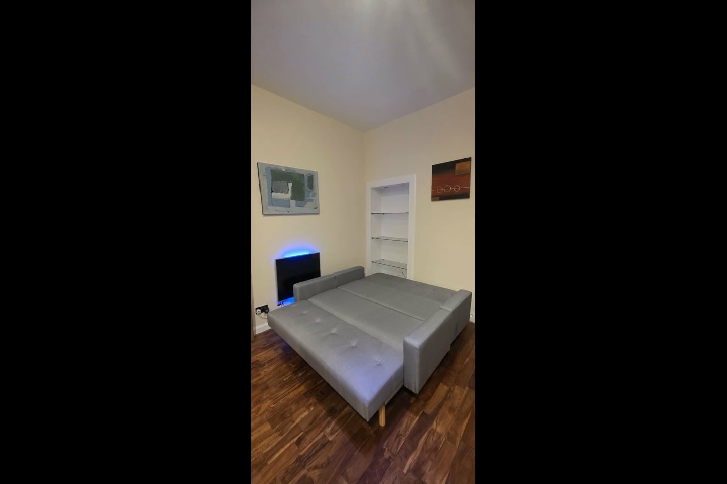 1 Bed Flat, Earl Grey Street, EH3