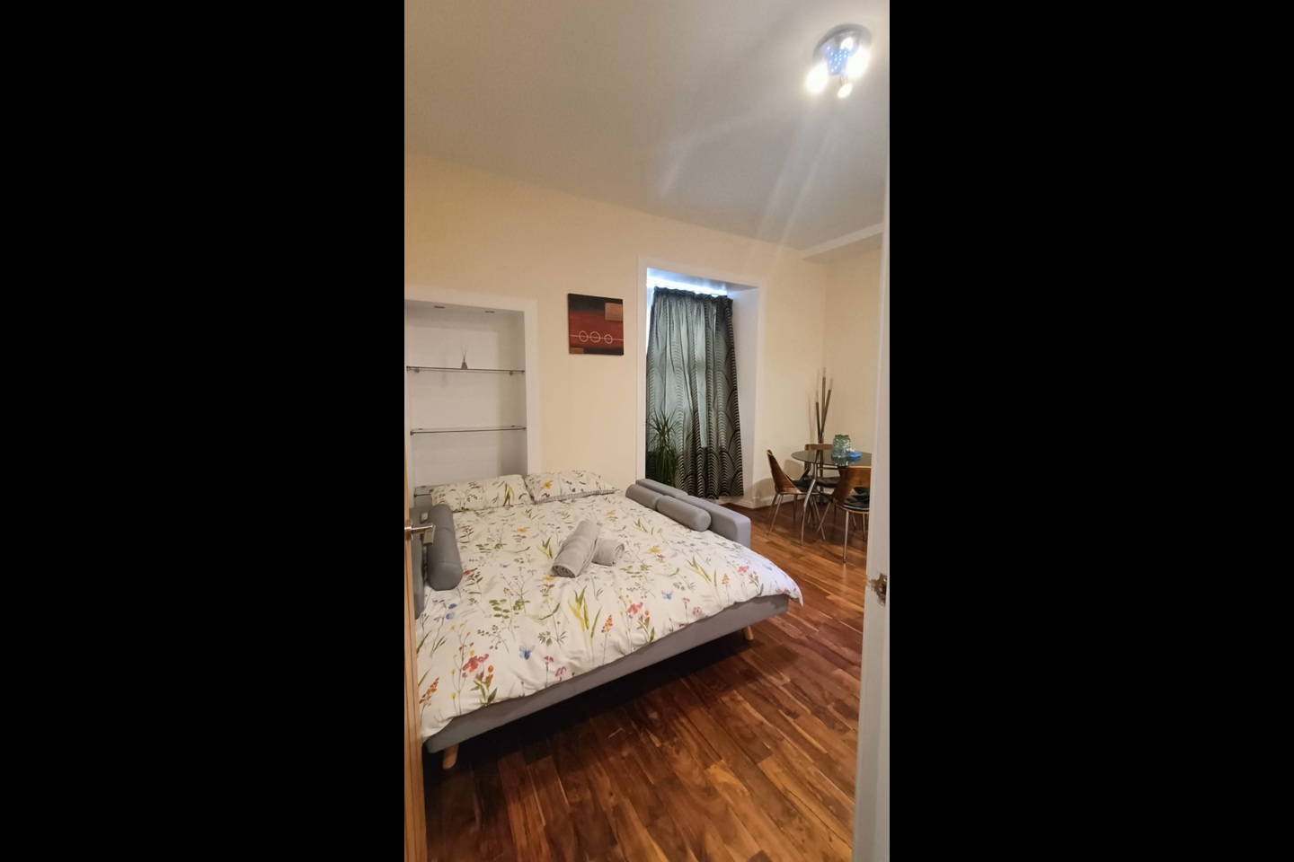1 Bed Flat, Earl Grey Street, EH3 photo 3
