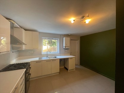 4 Bed Terraced House, Aplin Way, TW7