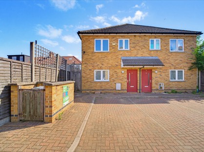 3 Bed Semi-Detached House, Old Manor Road, UB2