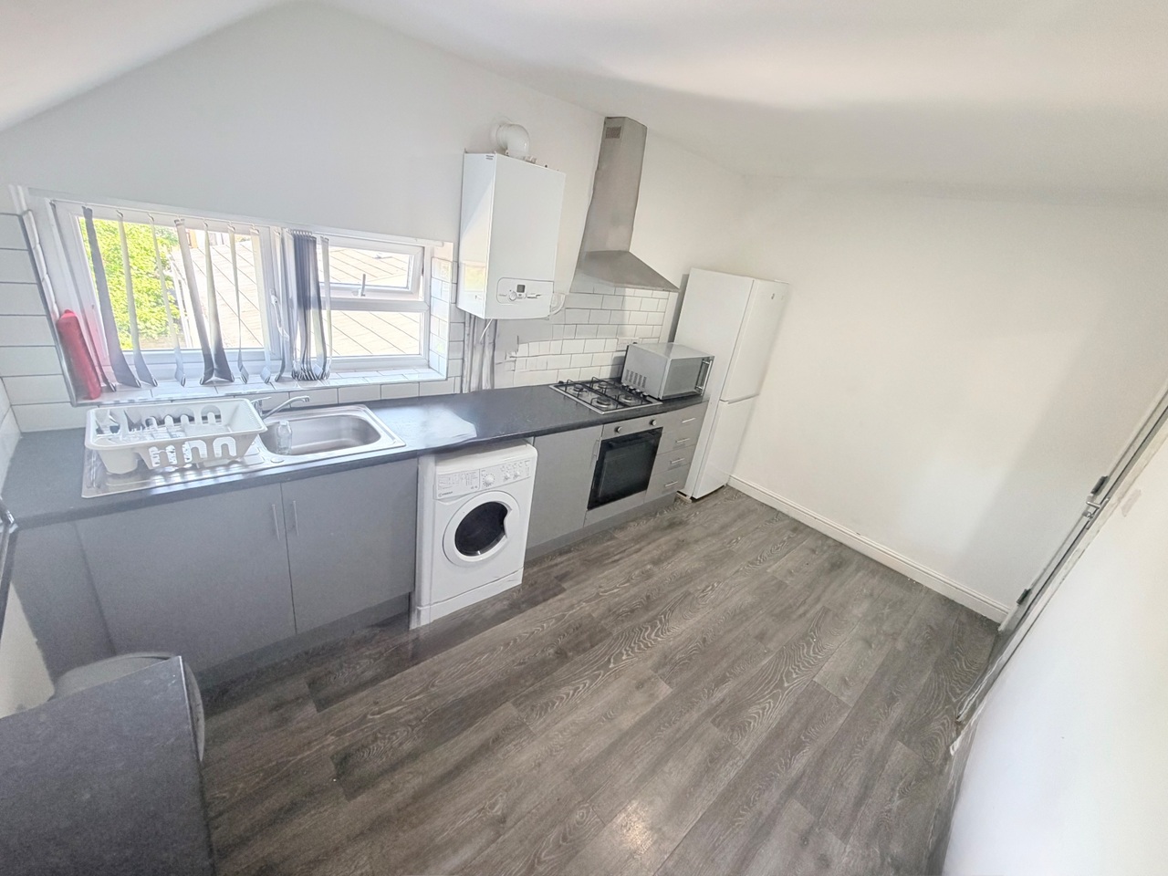 2 Bed Flat, Woodville Road, CF24