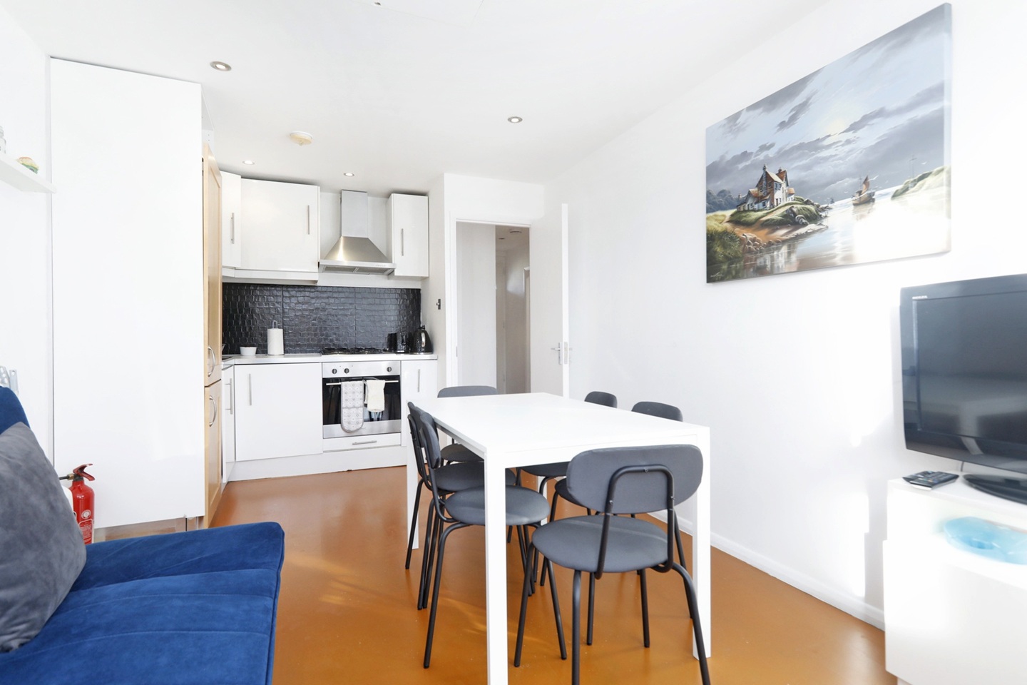 2 Bed Flat, Tavistock Crescent, W11 photo 2
