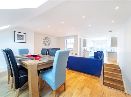 3 Bed Terraced House, Munster Road, SW6