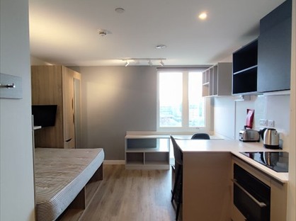 Studio Flat, Lisbon Street, LS1