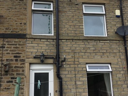 2 Bed Terraced House, Thornhill Road, HD3