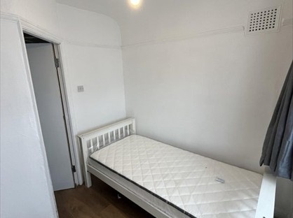 Room in a Shared House, Radcliffe Road, HA3
