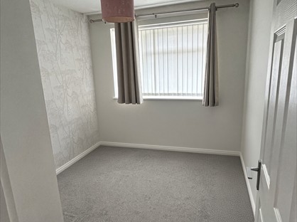 Room in a Shared House, Wren Way, GU14