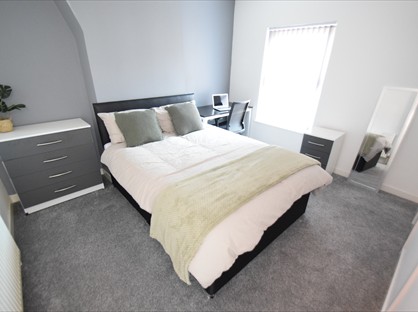 4 Bed Terraced House, Queen Anne St, ST4