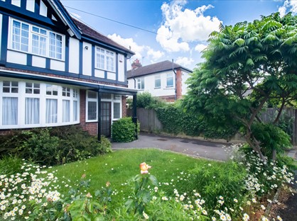 3 Bed Semi-Detached House, Carisbrooke Road, LE2