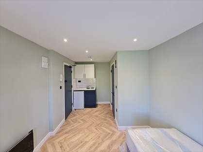 Studio Flat, Longhouse Road, RM16