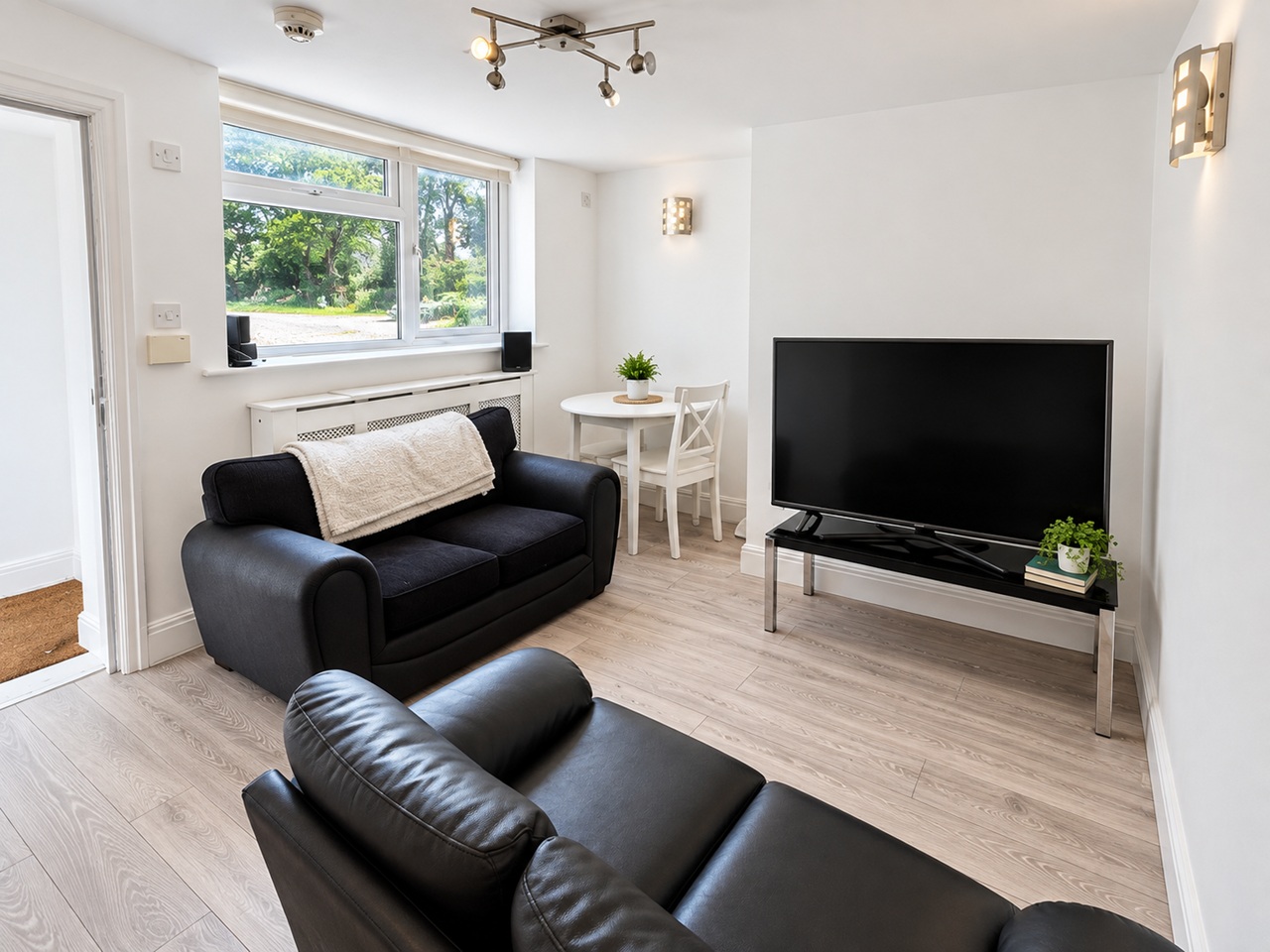 2 Bed Flat, Otley Road, LS16